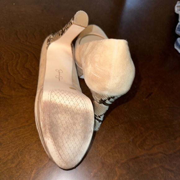 Round toe Jessica Simpson pumps - Picture 4 of 4